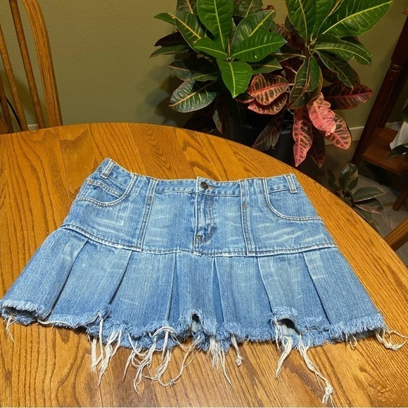 Y2K American Eagle Outfitters Ruffle Distressed Mini Skirt Size 8 - Picture 1 of 5